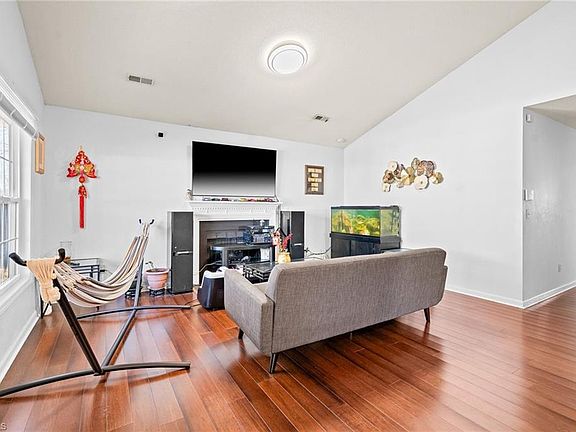 5th image of 809 Banner Oak Ct