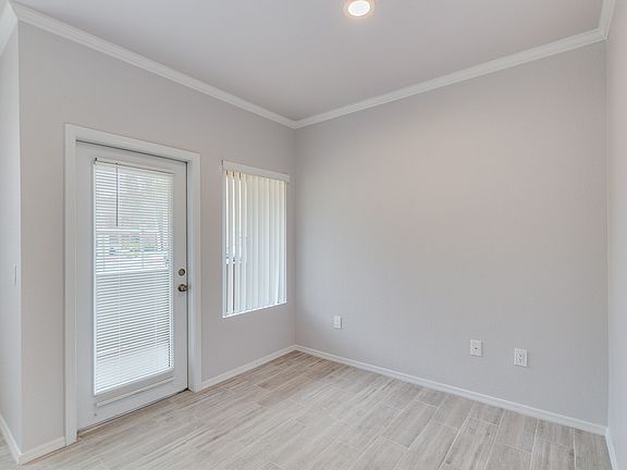 5th image of 5401 E Van Buren St Unit 1039