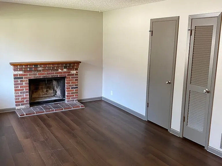 1833 Knox St — Photo 22