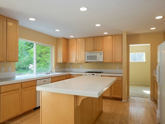2nd image of 23491 Heathrow Pl NW