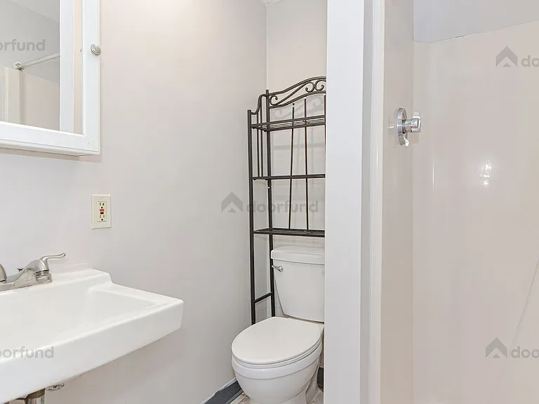 28 Prescott St #6 — Photo 7