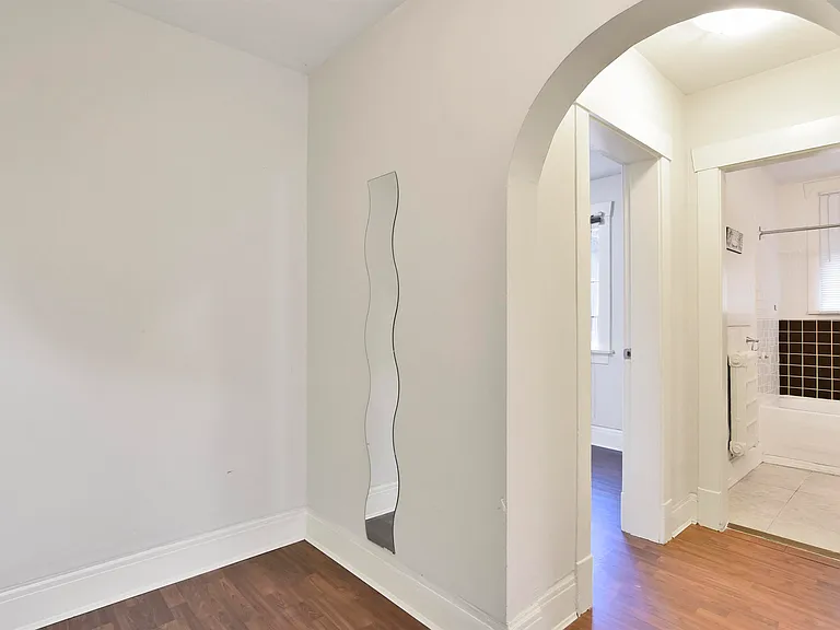 935 Jervis St #18 — Photo 6