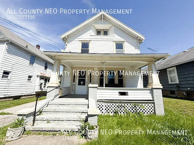 859 Brown St #UP — Photo 1