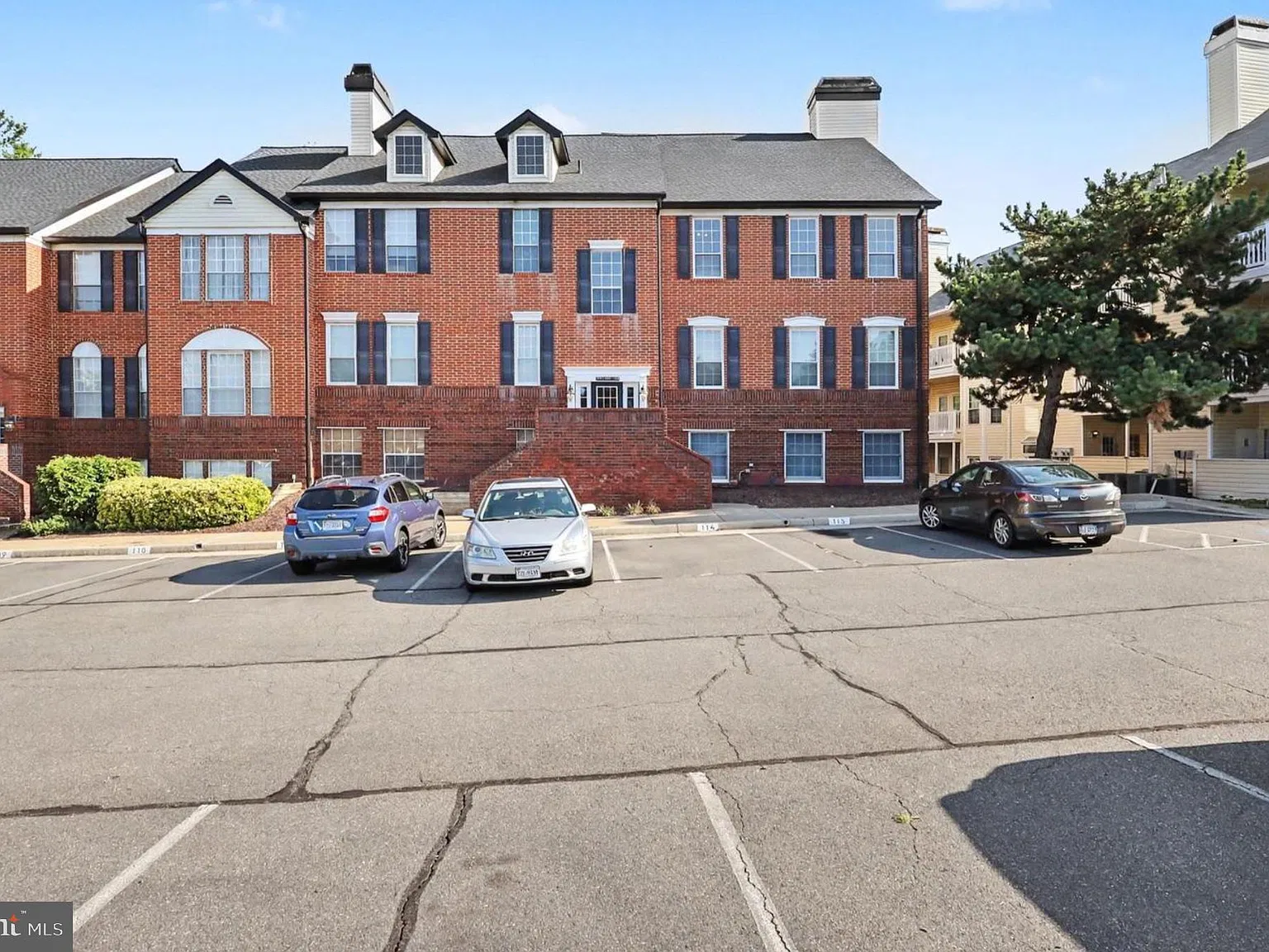 Brookmeade Condo — Photo 2