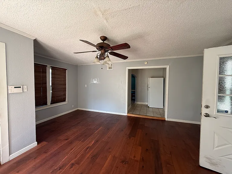 1348 S Florence Ave — Photo 23