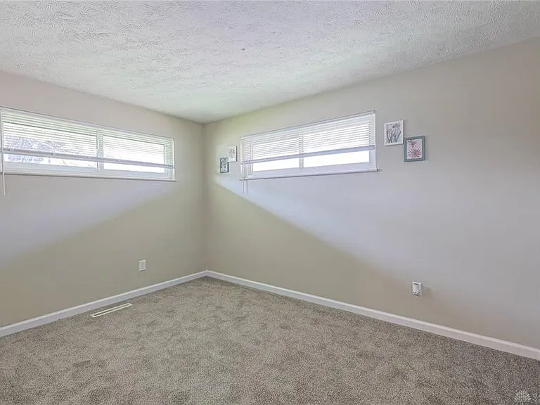 5595 Shady Oak St — Photo 6