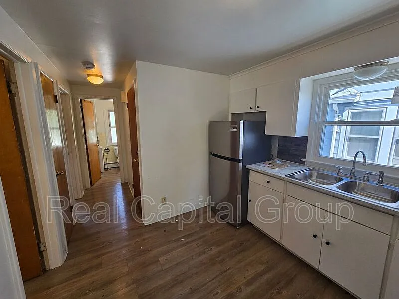 2 bed, 1.0 bath, $1,195 — Photo 4