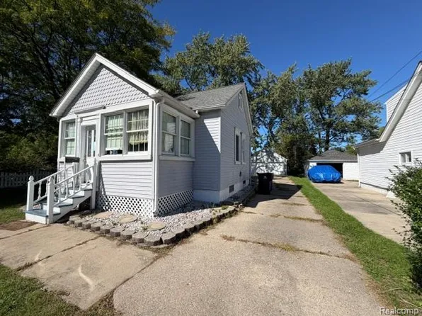18615 Martin Rd, Roseville, MI 48066