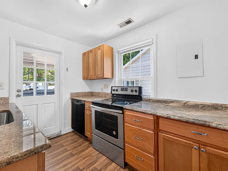 2113 Scott Ave — Photo 12