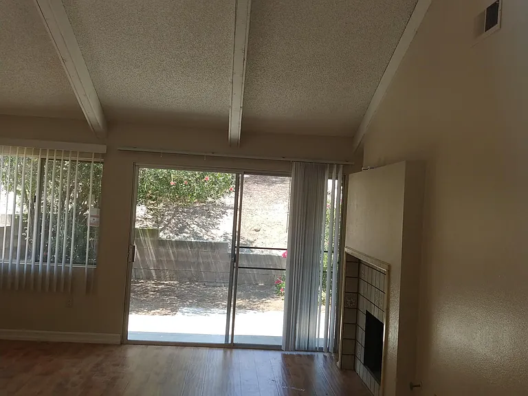 452 Windyridge Gln — Photo 3