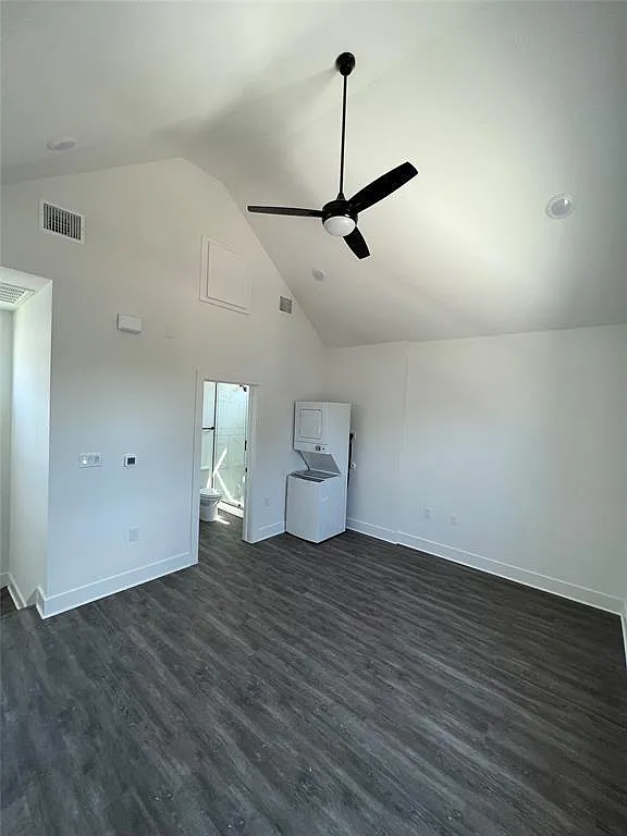 1 bed, 1.5 bath, 686 sqft, $1,350 — Photo 3