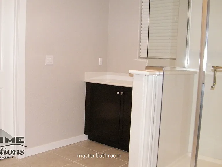 4844 Holden Dr — Photo 10