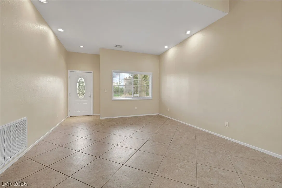 3 bed, 2.5 bath, 2127 sqft, $2,975 — Photo 3