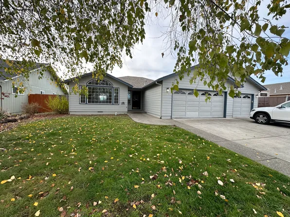 1475 Scofield St, Central Pt, OR 97502
