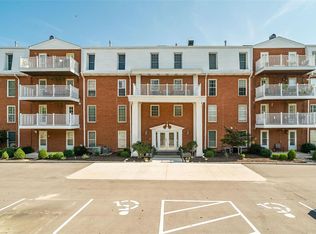 14443 Bantry Ln APT 8, Chesterfield, MO