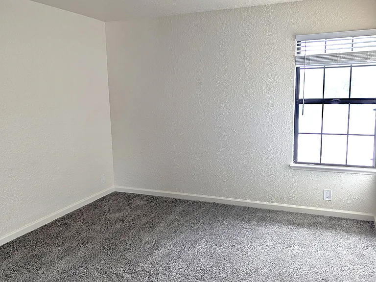 Willowcreek Apartments — Photo 7