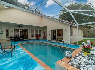 2700 Pointe Cir, Greenacres, FL 33413