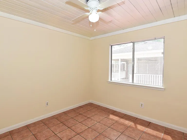 16222 Queensdale Dr — Photo 27