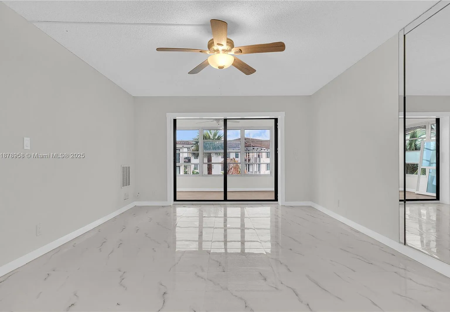 Isle Of Sandalfoot Condo — Photo 3