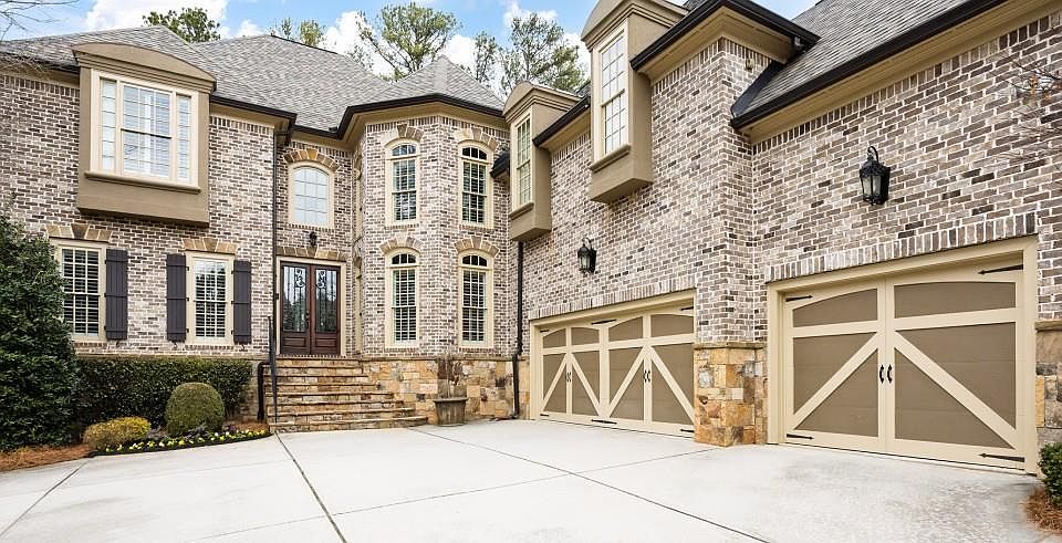 1st image of 3055 Brown Point Pl NE