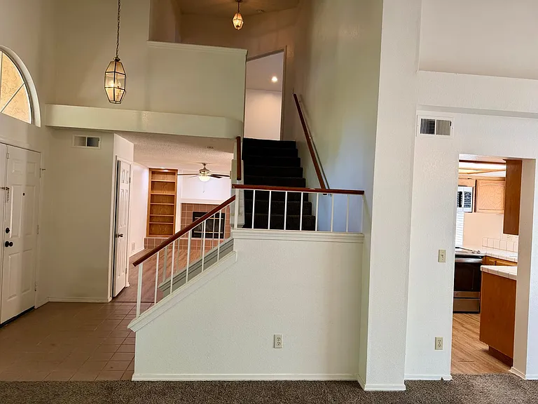 993 E Edgemont Dr — Photo 9