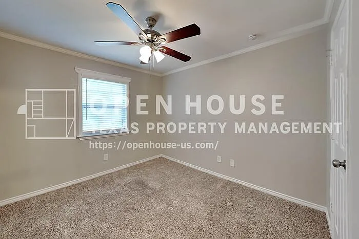 2111 Holly Hill Ln — Photo 13