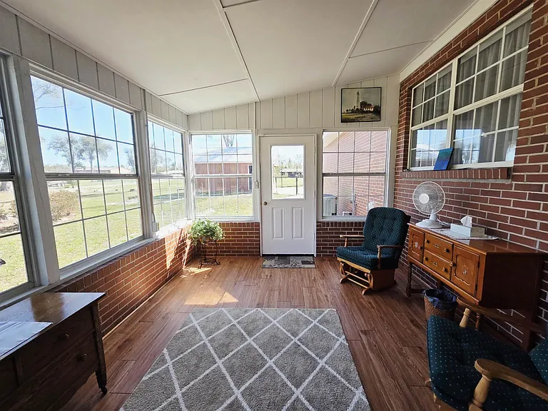 102 S Claire Dr — Photo 23