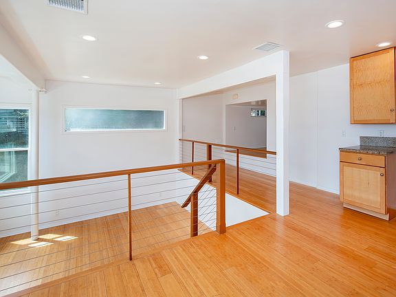 5th image of 937 Roble Ln