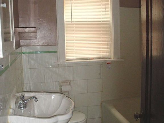 5th image of 3841-3843 Dunnica Ave