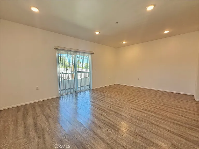 6624 Balboa Blvd #4 — Photo 26