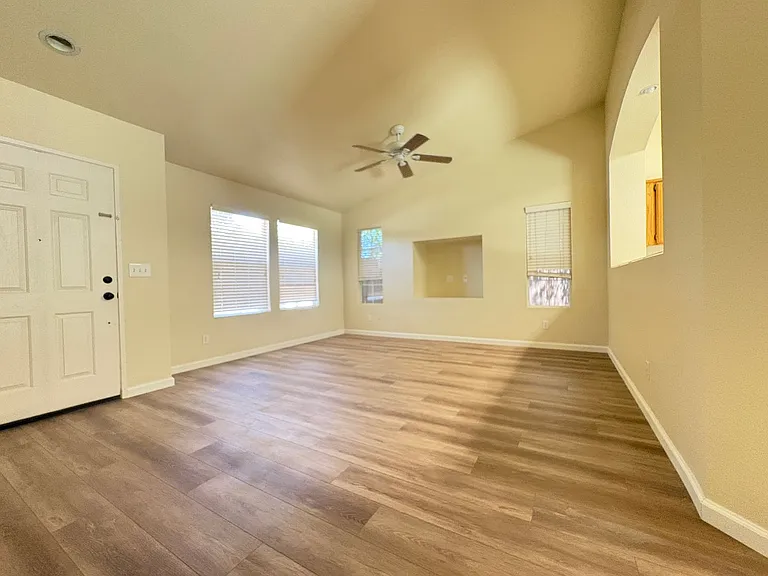 1244 Ivywood Dr — Photo 3