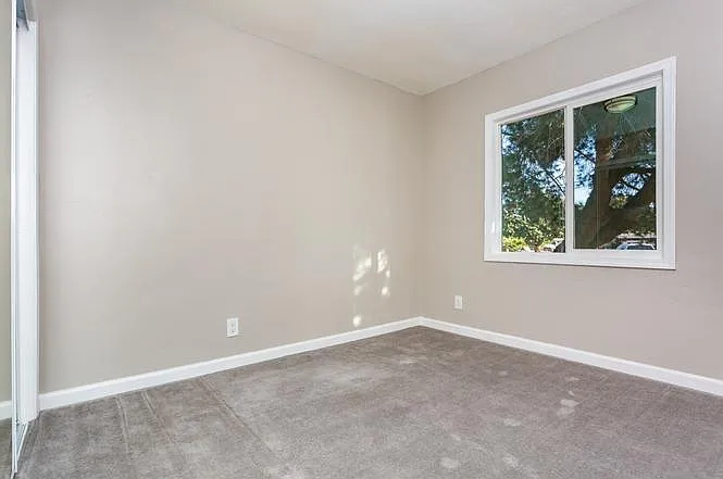 1610 Dupont Dr — Photo 21