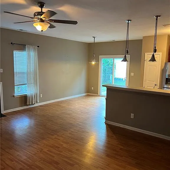 305 Garcia Dr — Photo 5