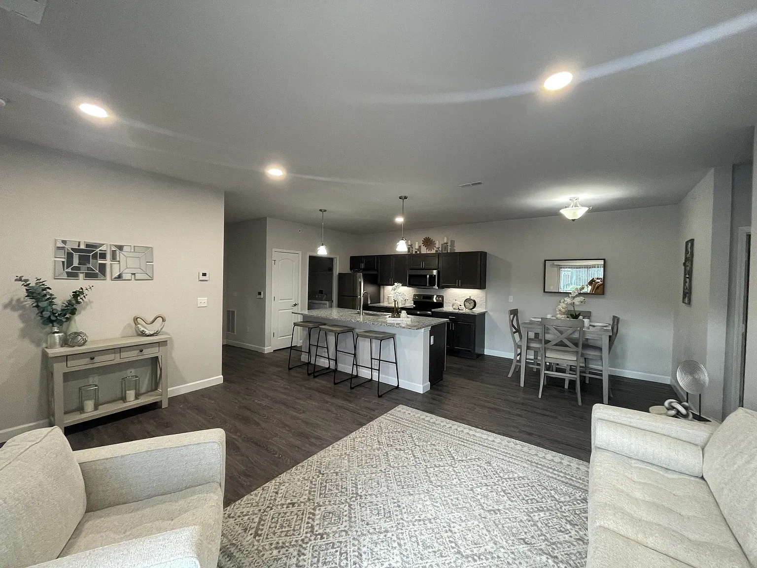 Miller Crossing Apartments & Villas — Photo 3