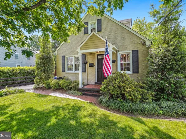 3700 8th St S, Arlington, VA 22204