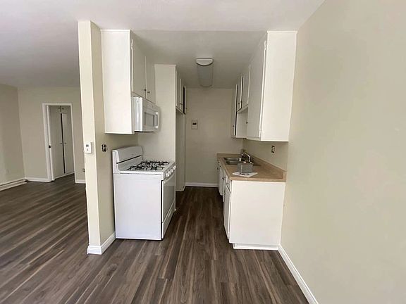 4th image of 211 N Isabel St #8