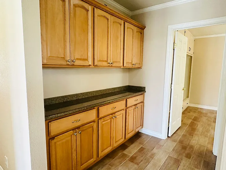 24458 University Ave — Photo 16
