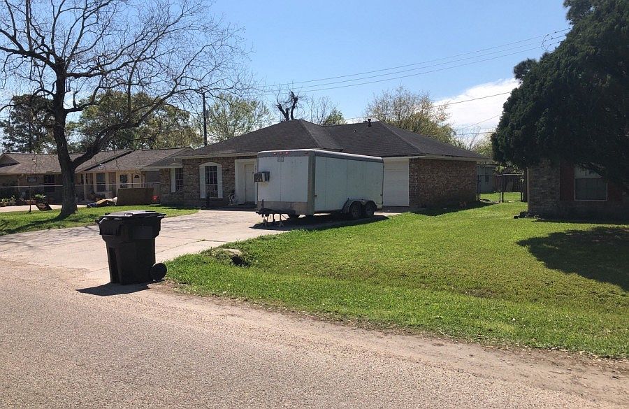 2nd image of 3914 Oakville St