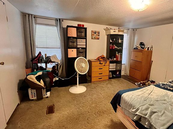 4th image of 410 Travis St