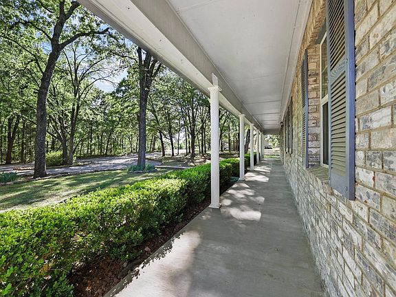 4th image of 2415 N Shore Dr