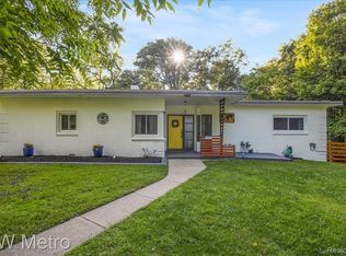 23855 Beech Rd, Southfield, MI 48033