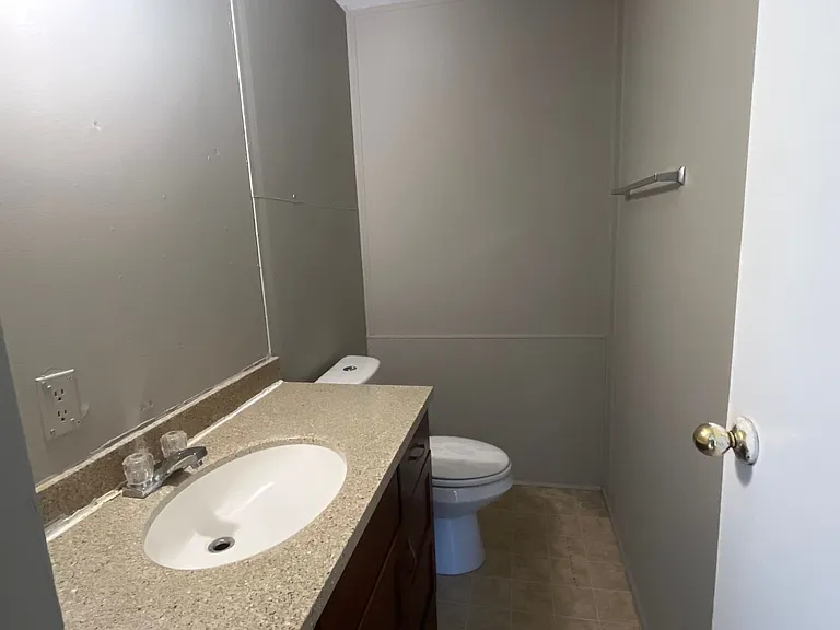 1723 W Poplar St #B — Photo 10