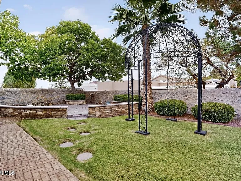 6909 Desert Canyon Dr — Photo 33