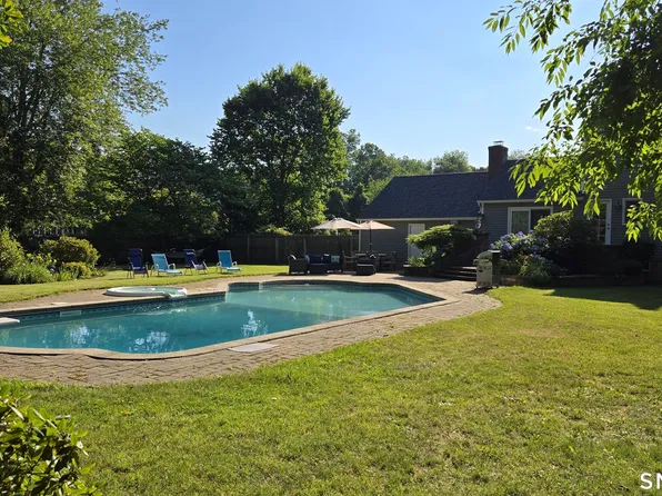 22 Briarwood Drive, Guilford, CT 06437
