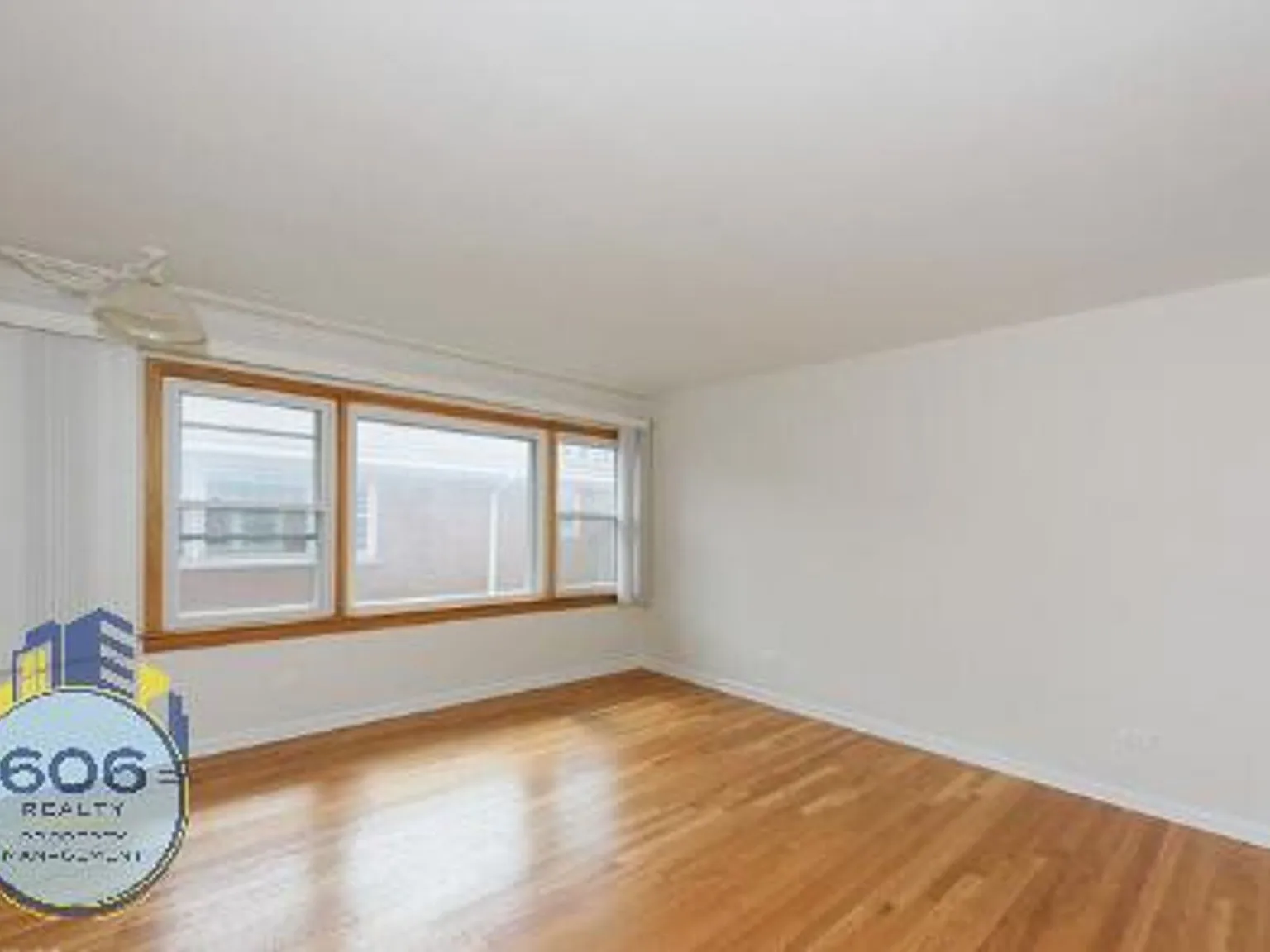 Rosemont - 9453 — Photo 2