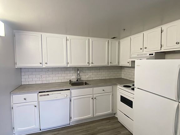 3rd image of 24 Dundas St #105
