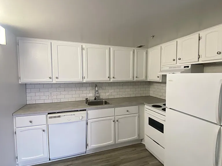 24 Dundas St #105 — Photo 3