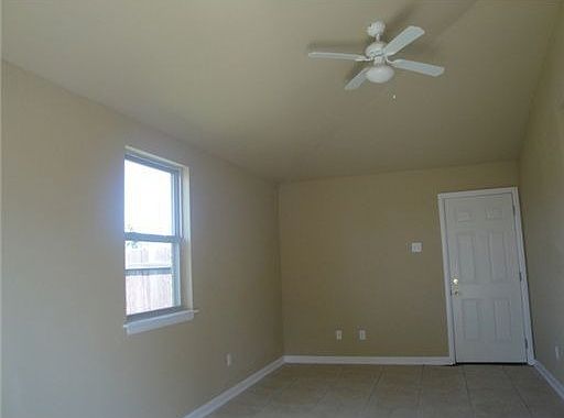 2nd image of 2404 Dubreuil St