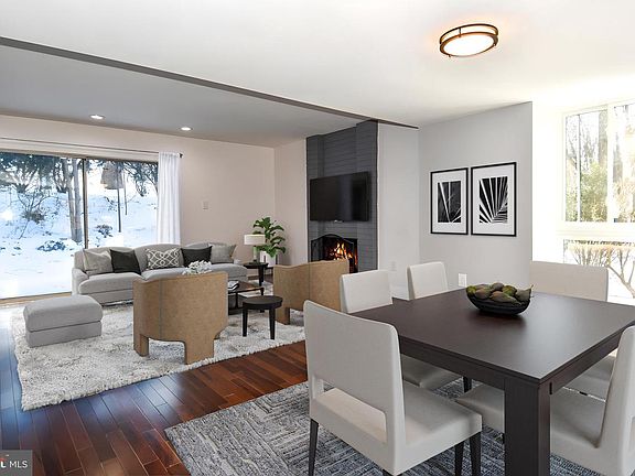 3rd image of 9201 Three Oaks Dr