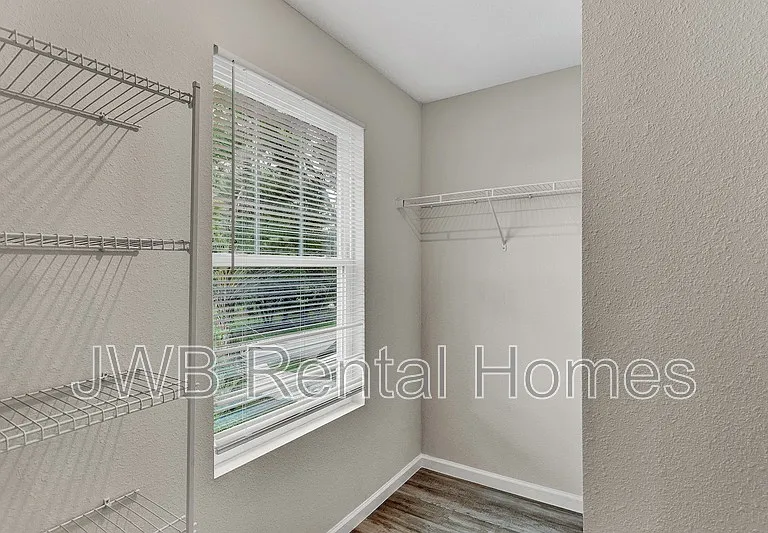 606 Herman St — Photo 13